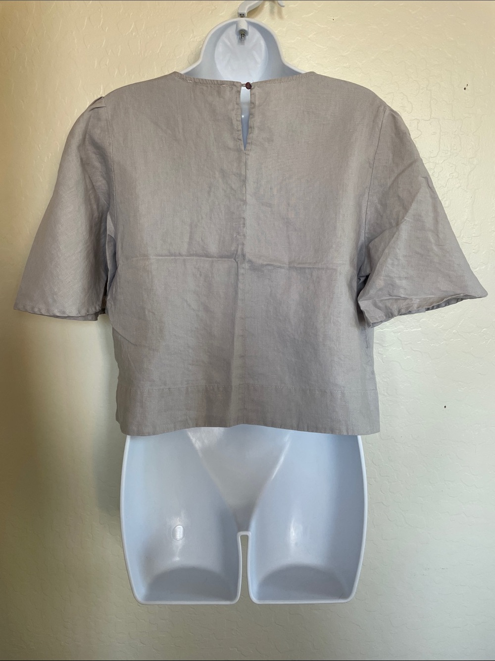 Elegant dove Gray Women's linen flutter sleeve top - Picture 2 of 5